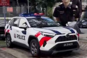mobil polisi Corrolla Cross Singapura dan Indonesia
