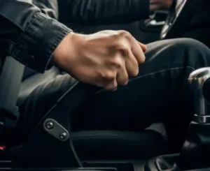 mobil-tergelincir-jangan-menarik-handbrake-hanrem