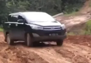 Innova-Reborn-mobil-paling-tangguh-segala-medan